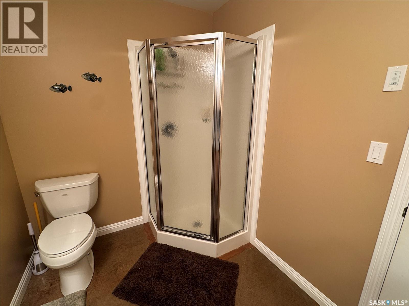 218 5Th Avenue E, Biggar, SK - Indoor Photo Showing Bathroom