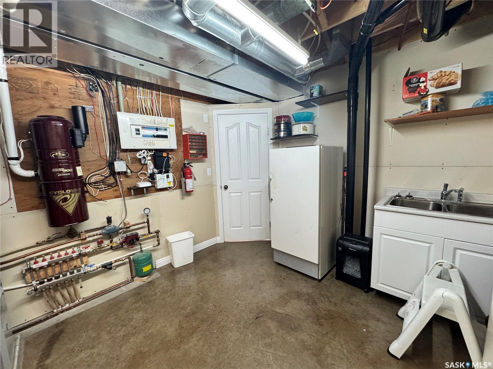 218 5Th Avenue E, Biggar, SK - Indoor Photo Showing Basement