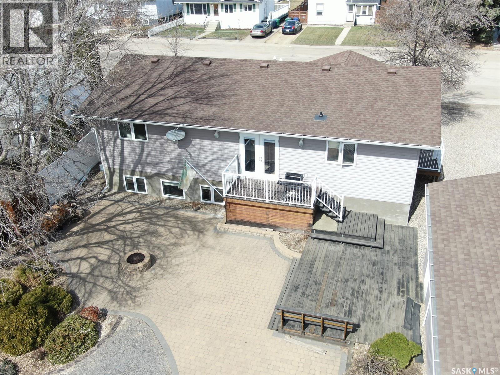 218 5Th Avenue E, Biggar, SK - Outdoor With Deck Patio Veranda