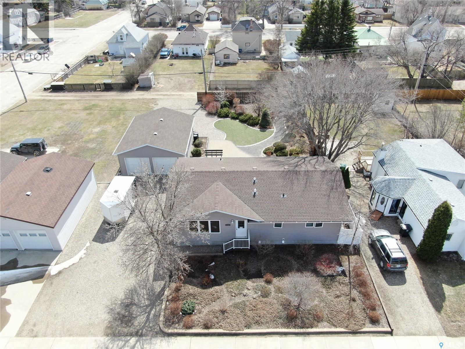 218 5Th Avenue E, Biggar, SK - Outdoor