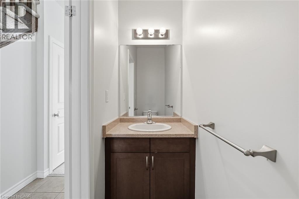99 Panabaker Drive Unit# 35, Ancaster, ON - Indoor Photo Showing Bathroom