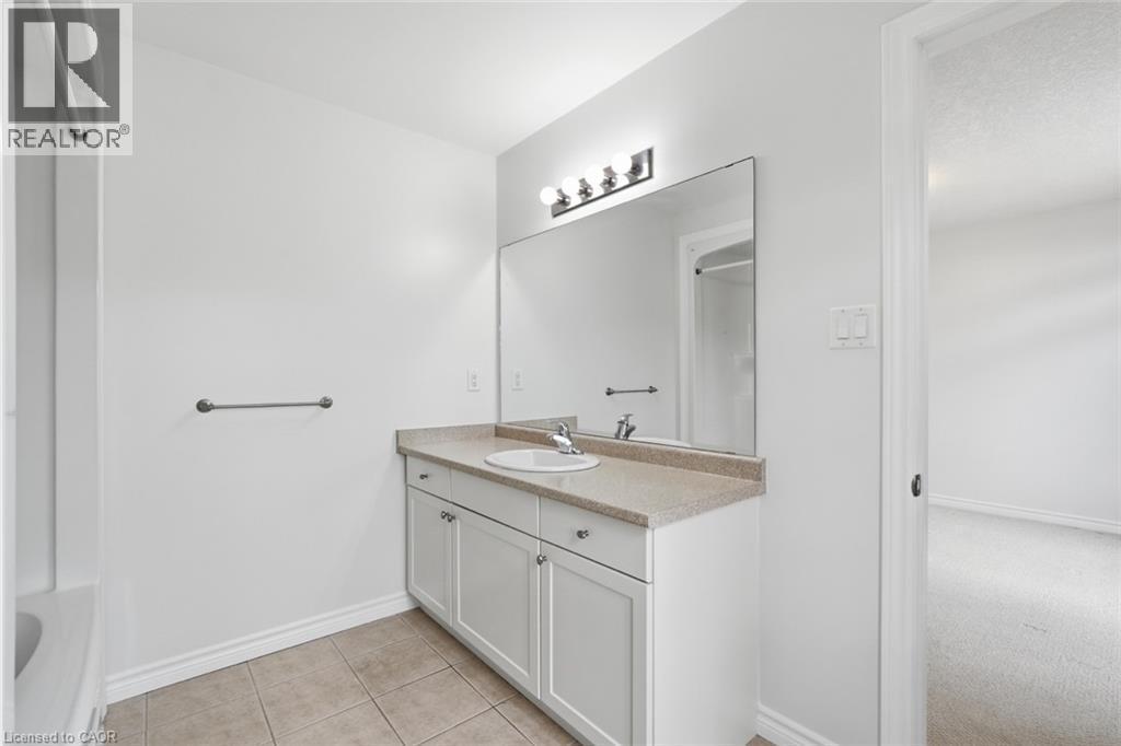 99 Panabaker Drive Unit# 35, Ancaster, ON - Indoor Photo Showing Bathroom