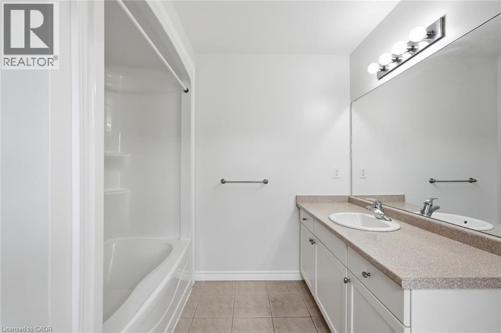 99 Panabaker Drive Unit# 35, Ancaster, ON - Indoor Photo Showing Bathroom
