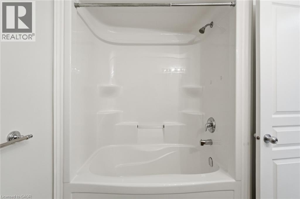 99 Panabaker Drive Unit# 35, Ancaster, ON - Indoor Photo Showing Bathroom