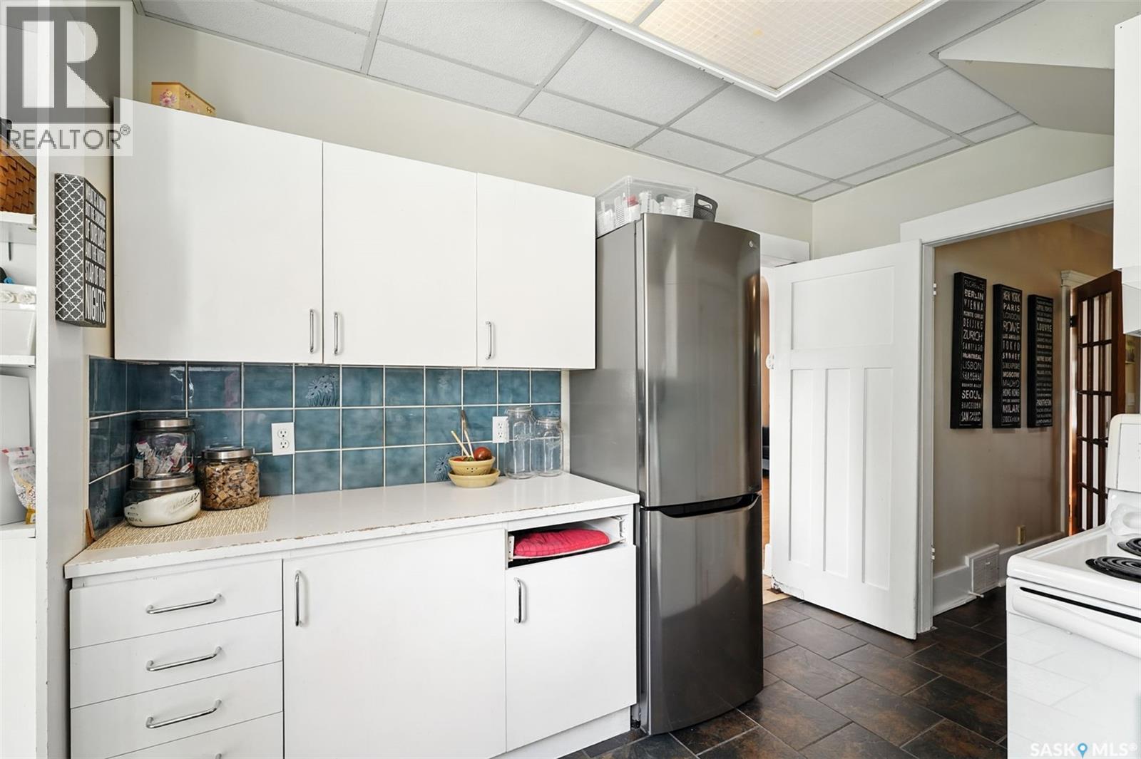 1009 Mcpherson Avenue, Saskatoon, SK - Indoor Photo Showing Kitchen