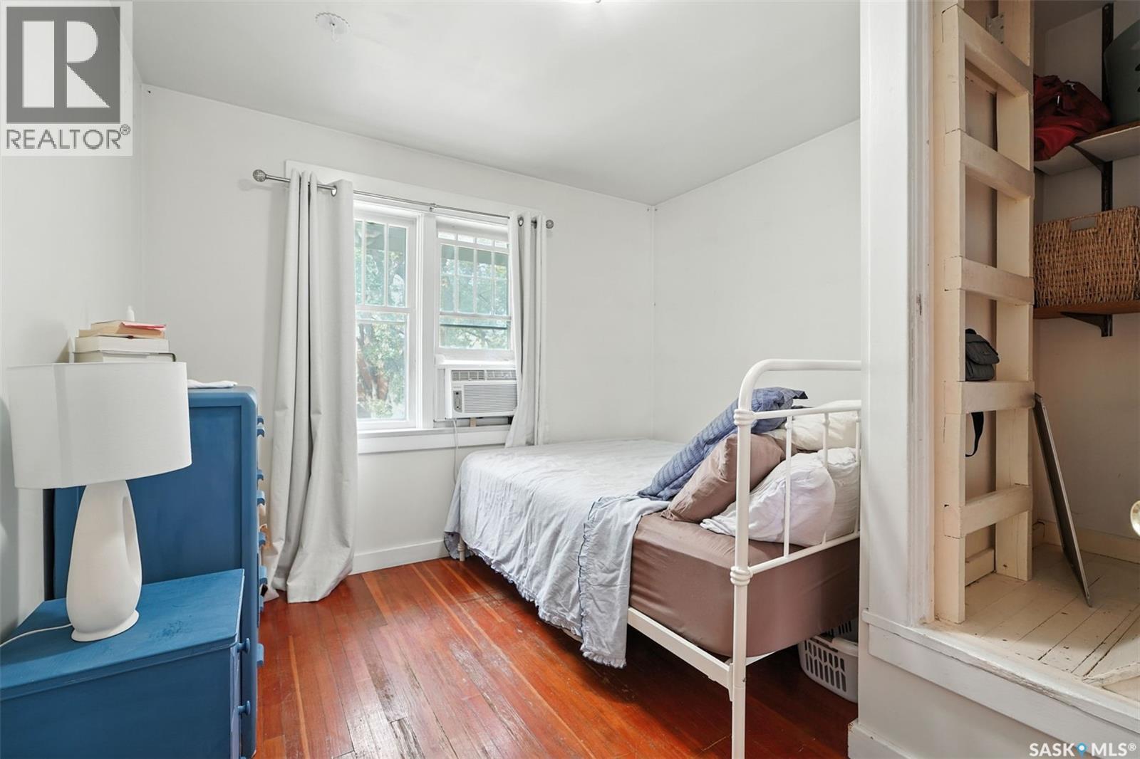 1009 Mcpherson Avenue, Saskatoon, SK - Indoor Photo Showing Bedroom