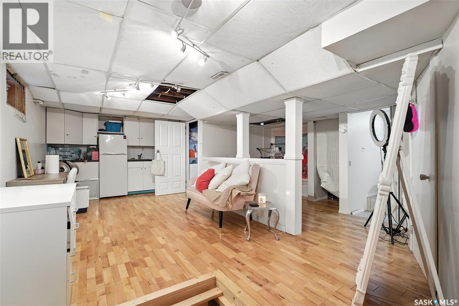 1009 Mcpherson Avenue, Saskatoon, SK - Indoor