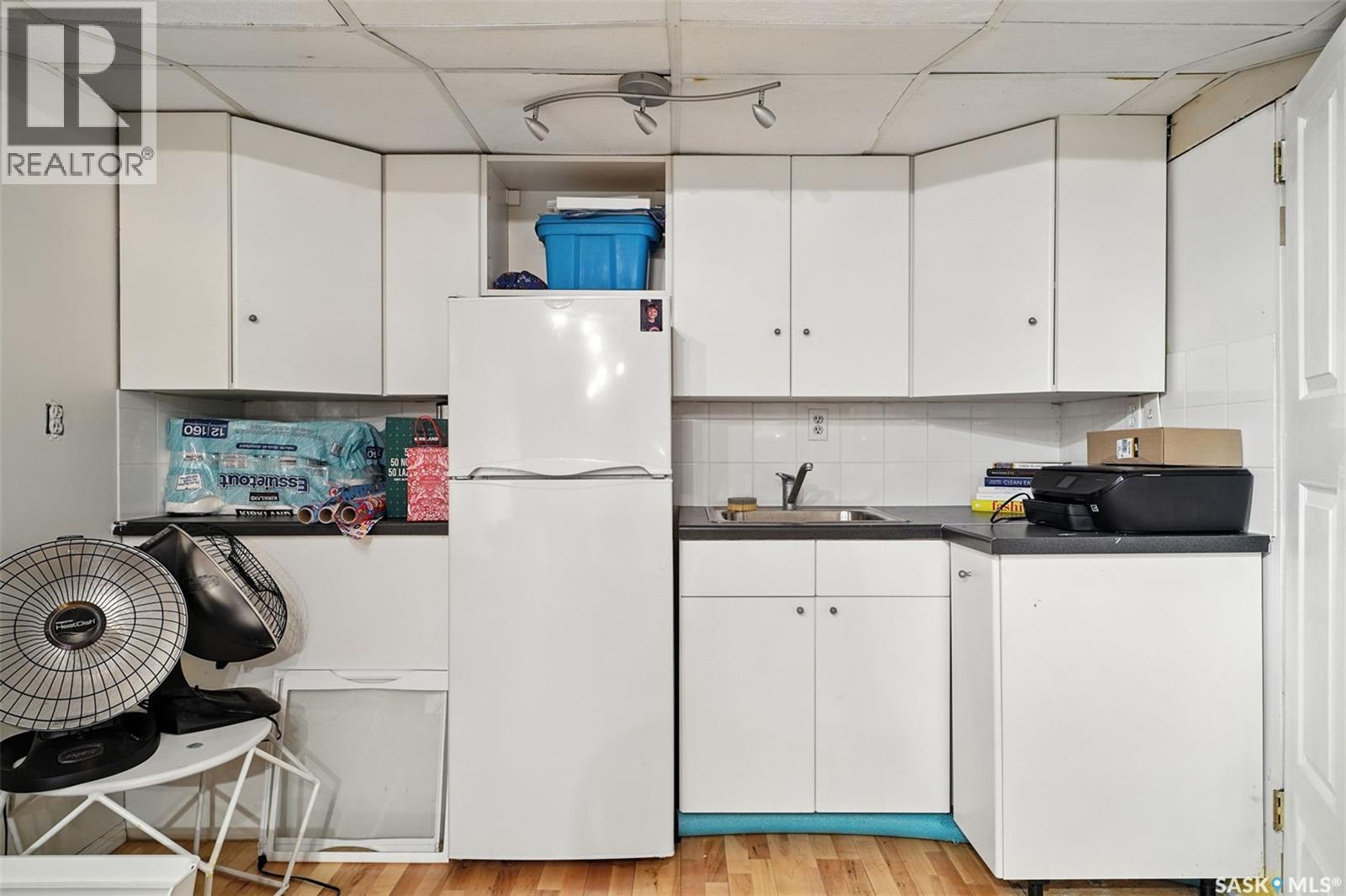 1009 Mcpherson Avenue, Saskatoon, SK - Indoor Photo Showing Kitchen