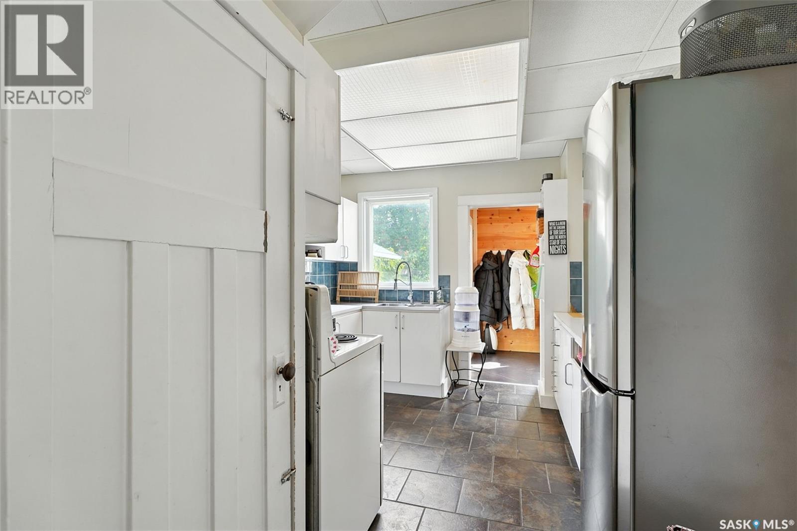 1009 Mcpherson Avenue, Saskatoon, SK - Indoor