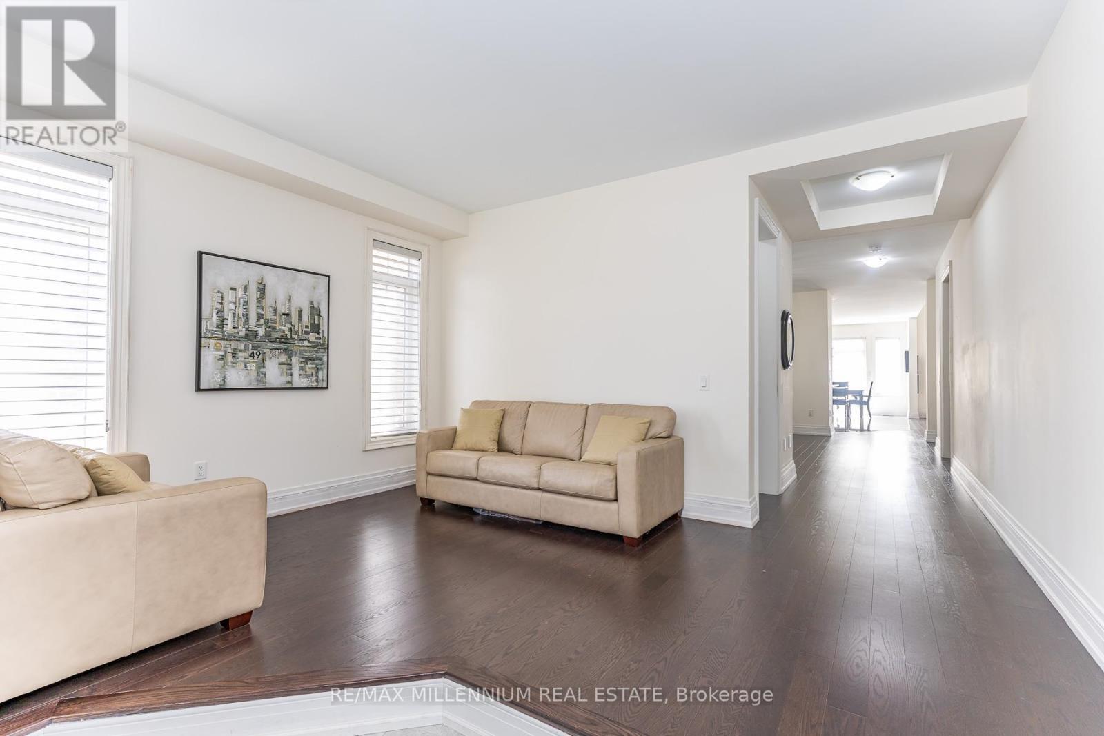 11 Algoma Drive, Vaughan, ON - Indoor Photo Showing Living Room