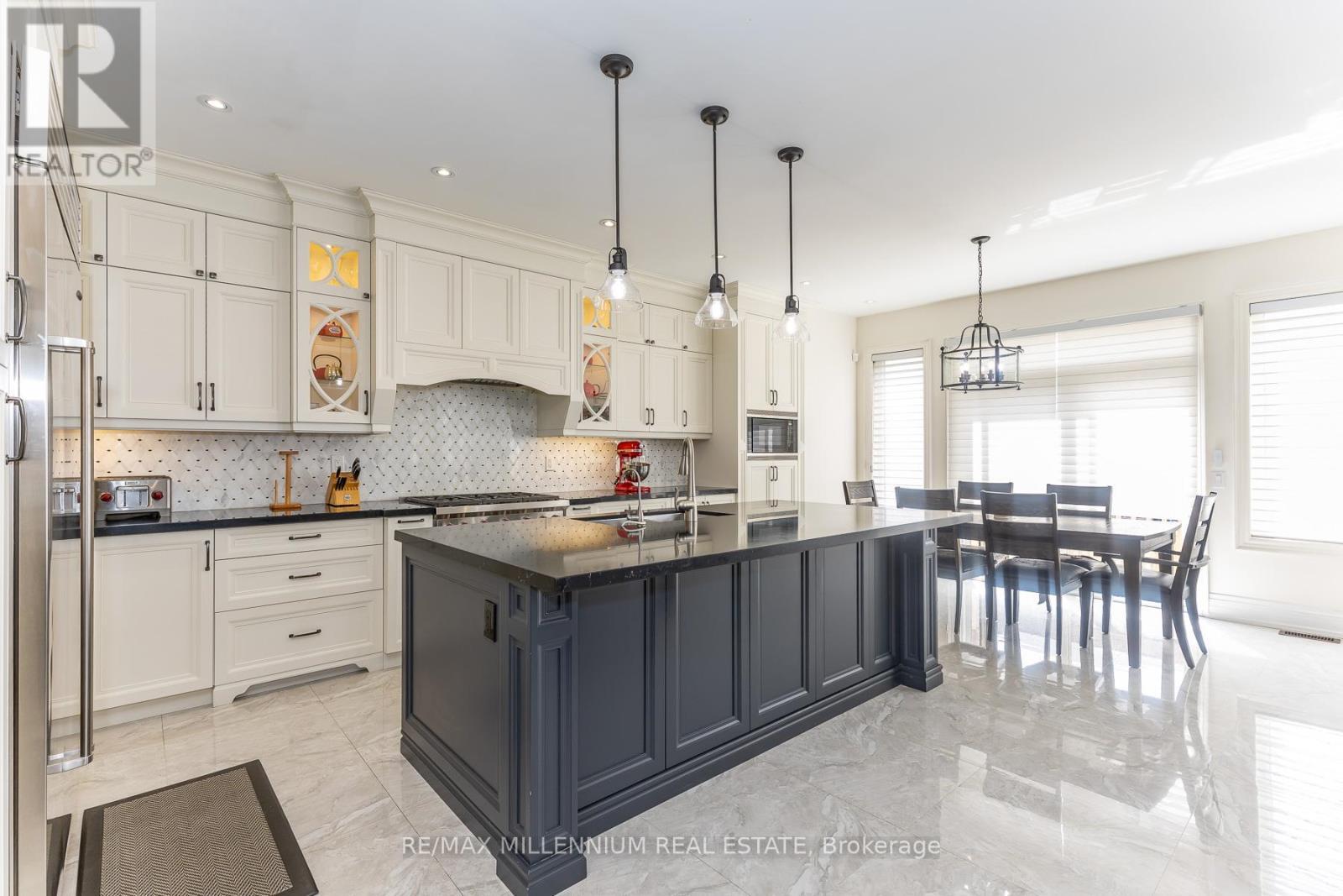11 Algoma Drive, Vaughan, ON - Indoor Photo Showing Kitchen With Upgraded Kitchen