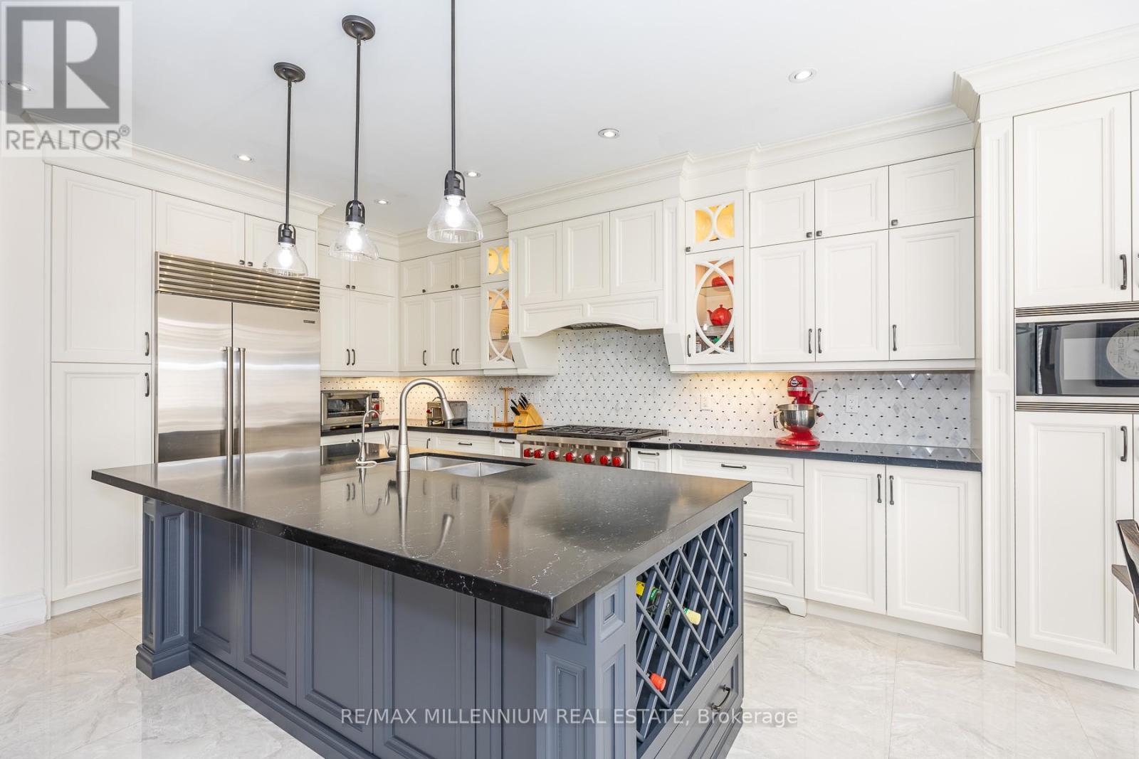 11 Algoma Drive, Vaughan, ON - Indoor Photo Showing Kitchen With Upgraded Kitchen