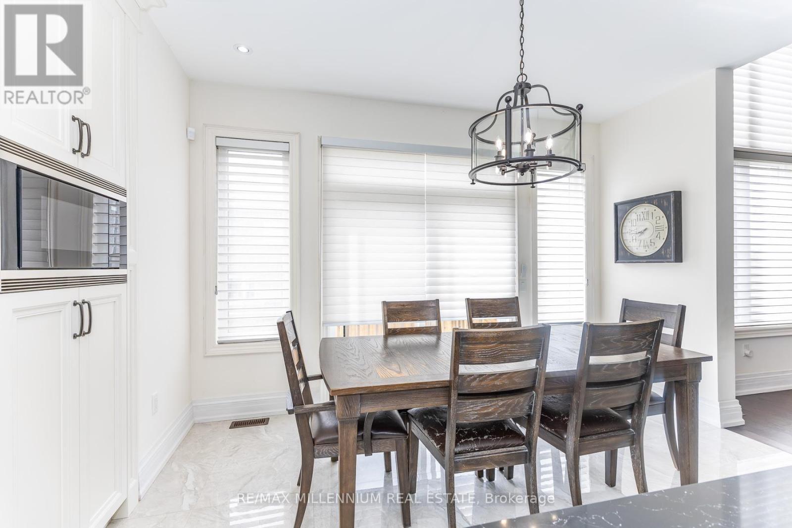 11 Algoma Drive, Vaughan, ON - Indoor Photo Showing Dining Room