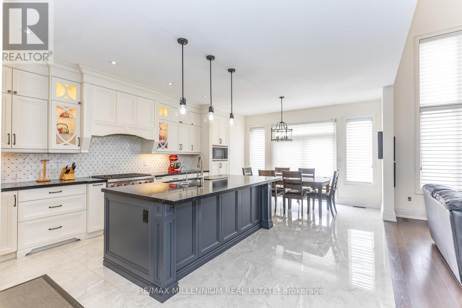 11 Algoma Drive, Vaughan, ON - Indoor Photo Showing Kitchen With Upgraded Kitchen
