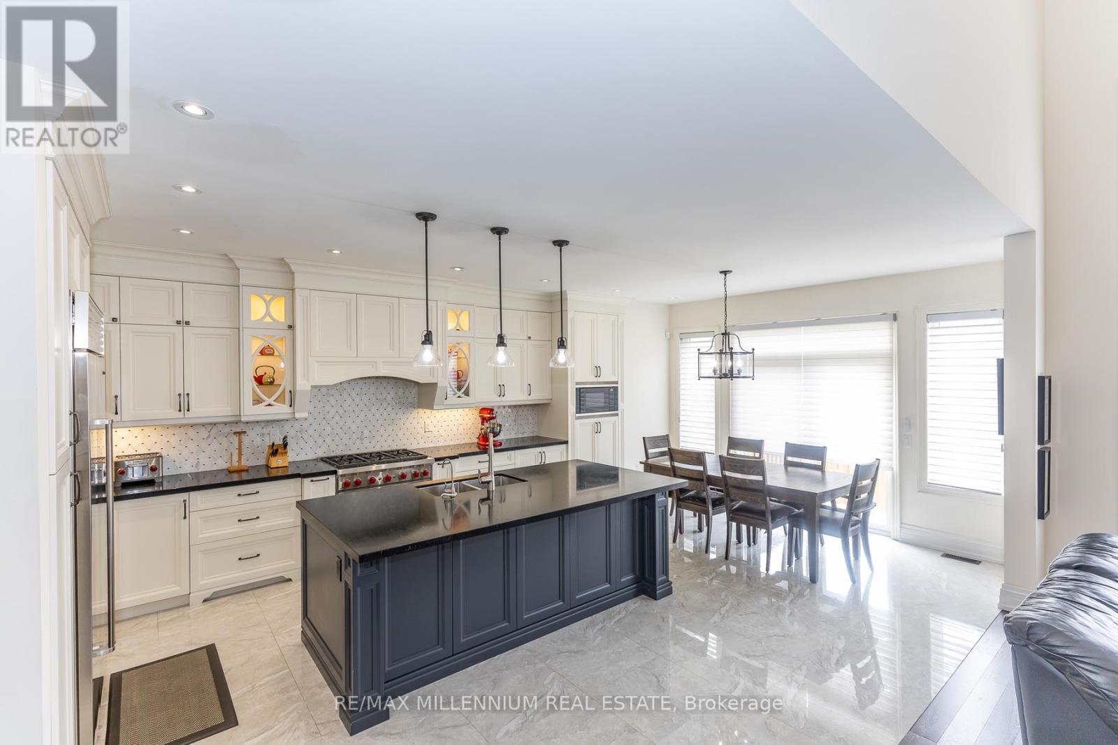 11 Algoma Drive, Vaughan, ON - Indoor Photo Showing Kitchen With Upgraded Kitchen
