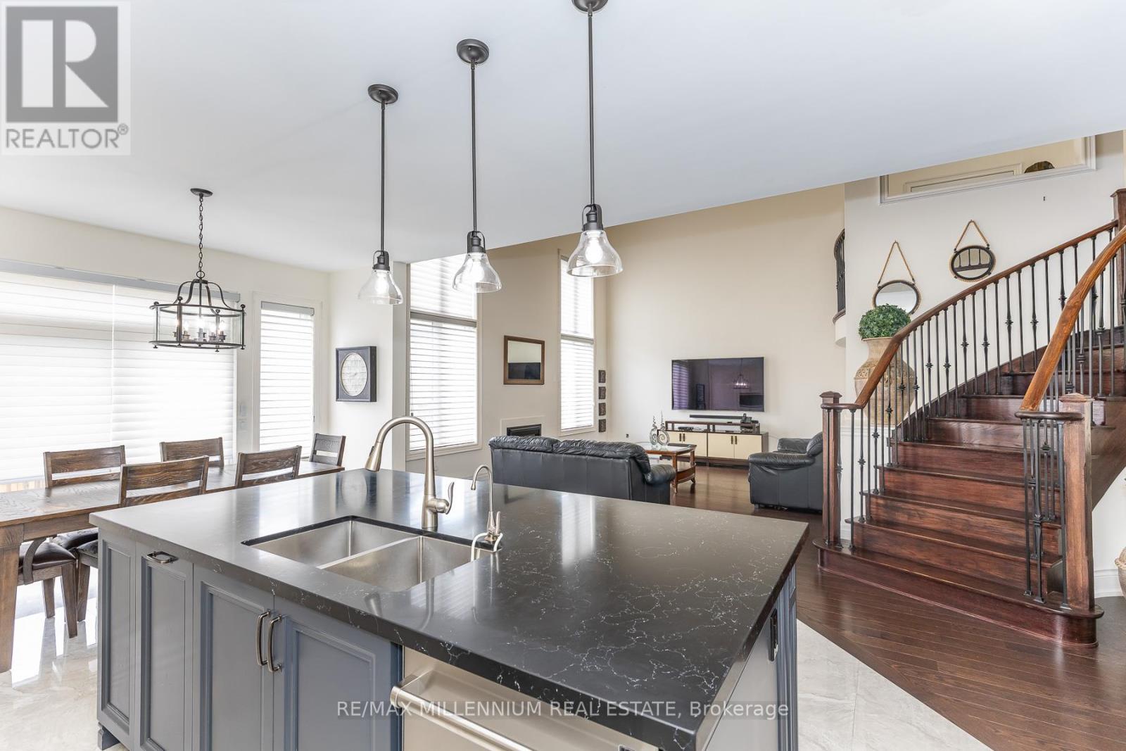 11 Algoma Drive, Vaughan, ON - Indoor Photo Showing Kitchen With Double Sink With Upgraded Kitchen
