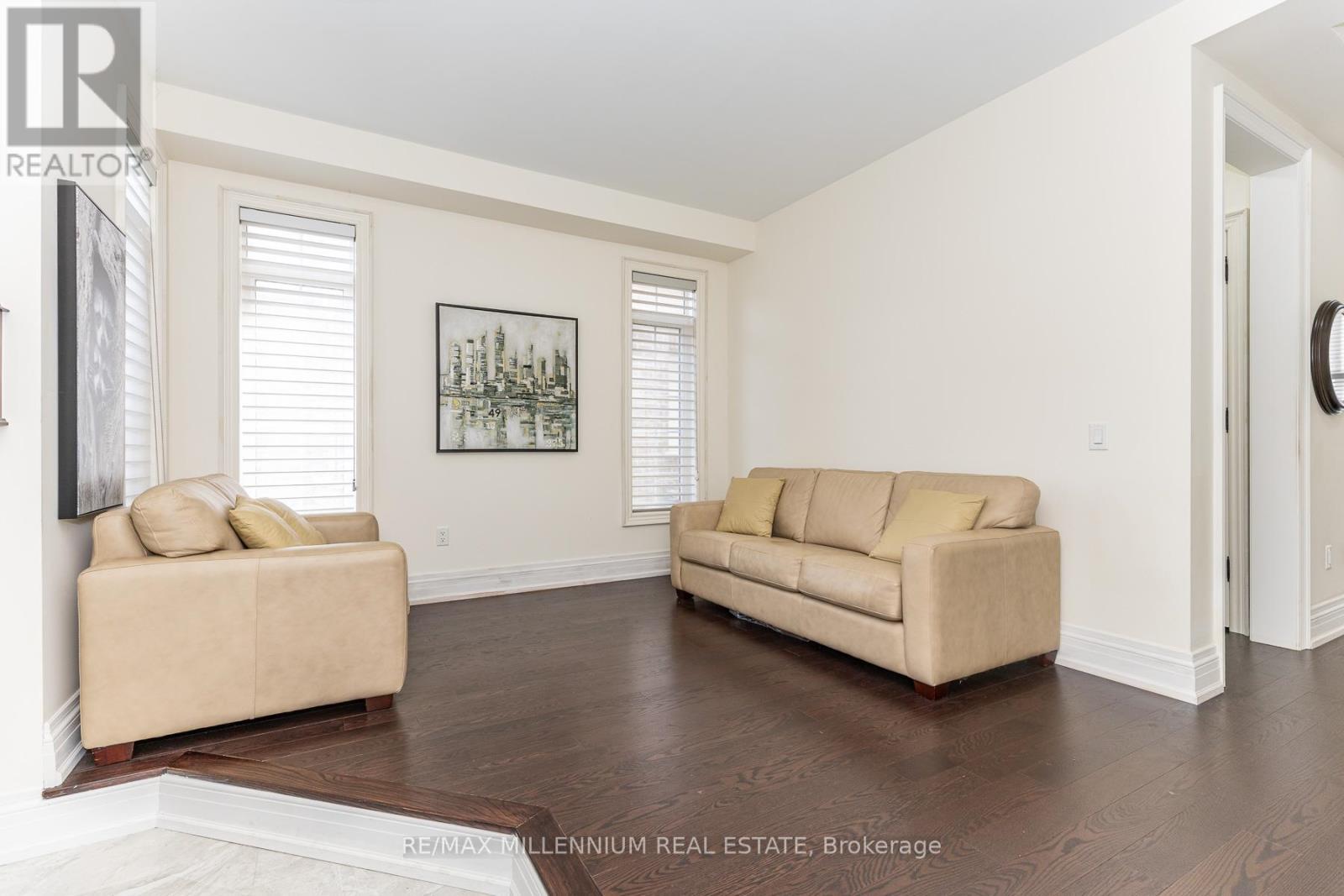 11 Algoma Drive, Vaughan, ON - Indoor Photo Showing Living Room