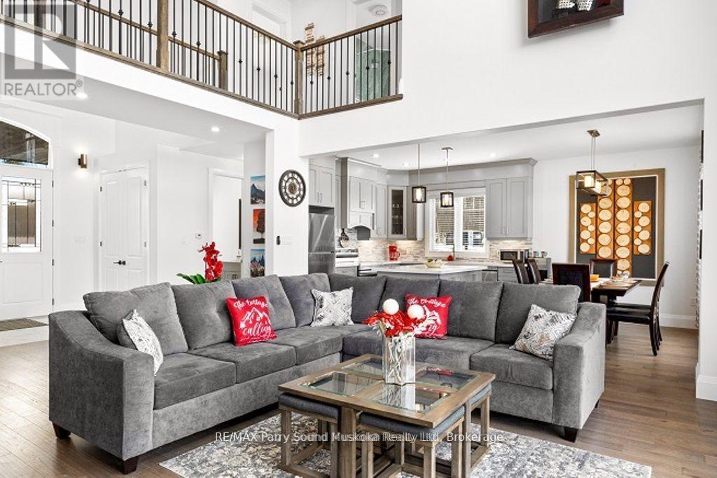 730 124 Highway, Mckellar, ON - Indoor Photo Showing Living Room
