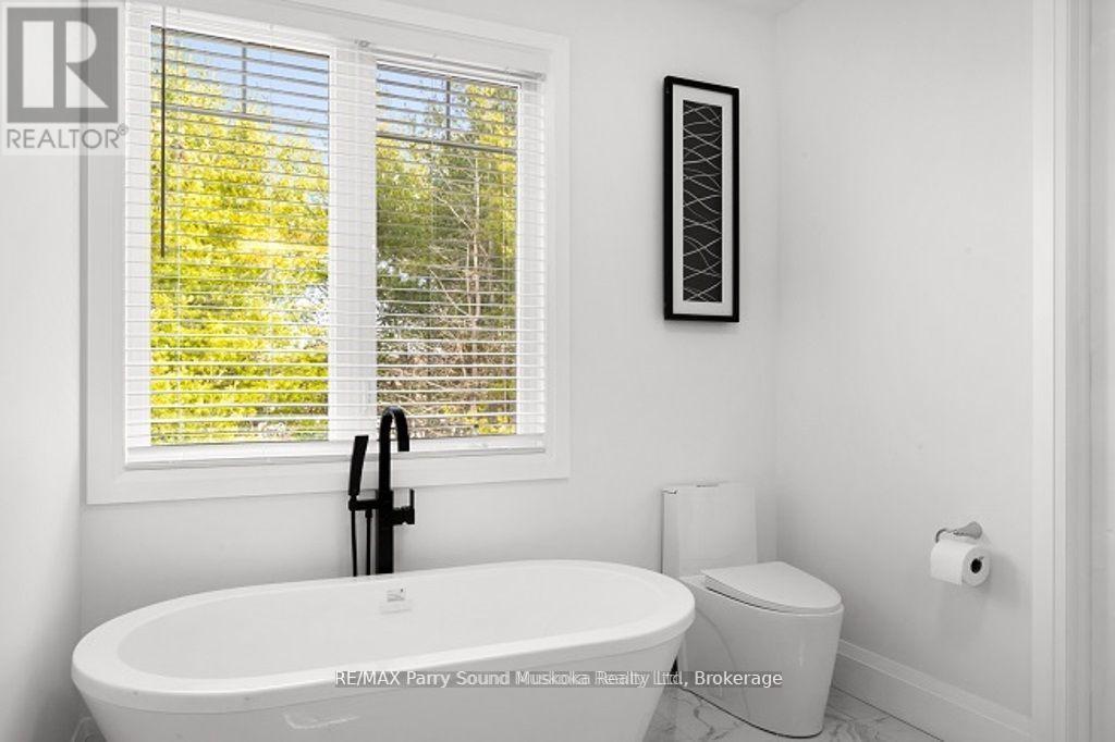 730 124 Highway, Mckellar, ON - Indoor Photo Showing Bathroom