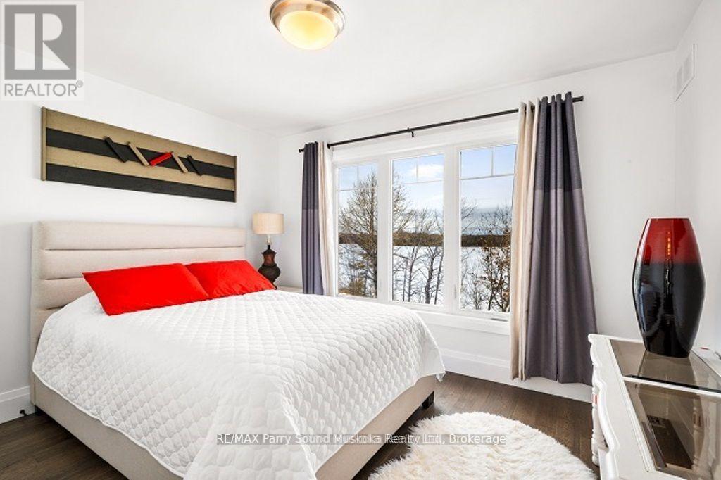 730 124 Highway, Mckellar, ON - Indoor Photo Showing Bedroom