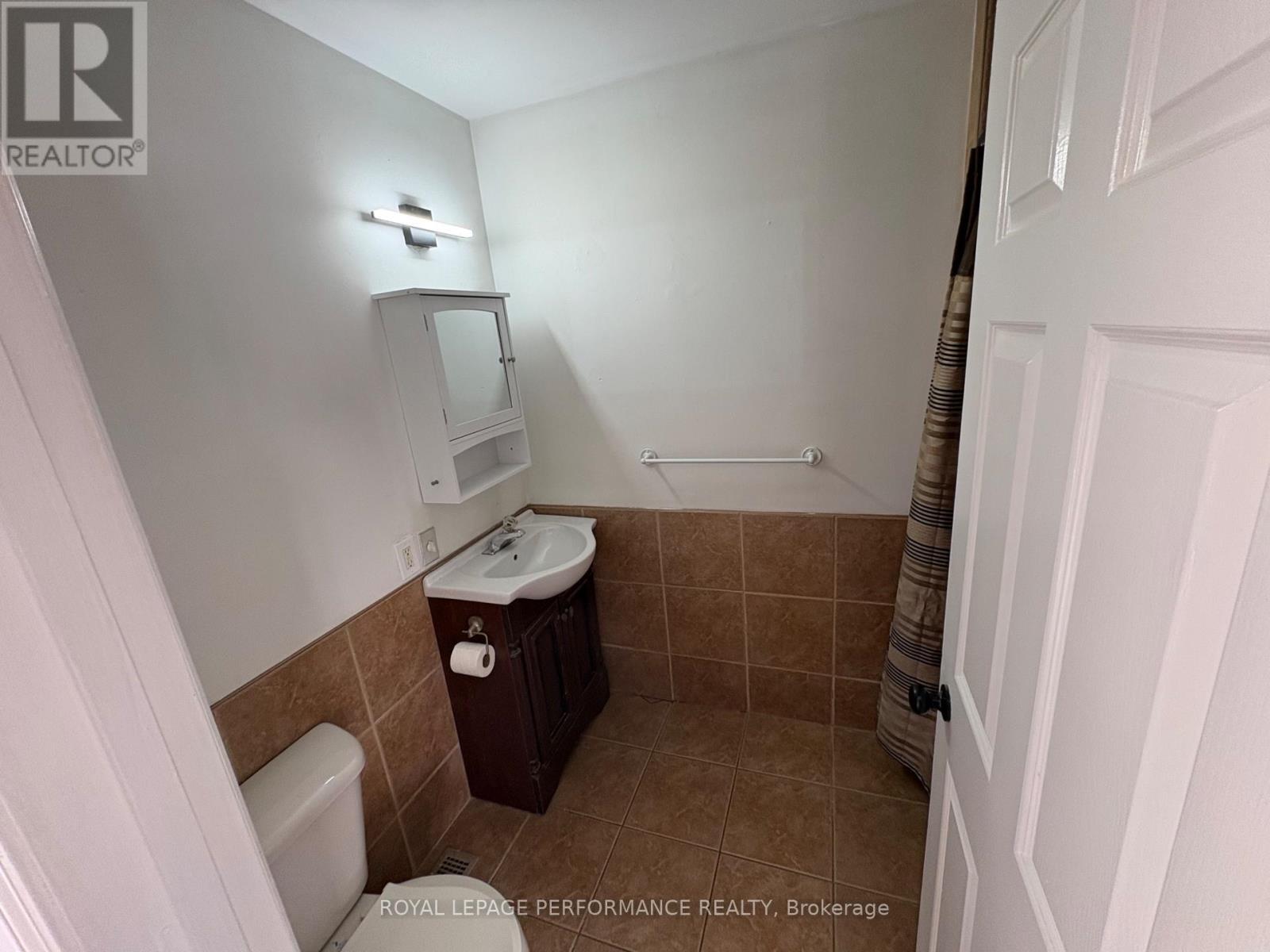 Main floor - 301 Third Street W, Cornwall, ON - Indoor Photo Showing Bathroom