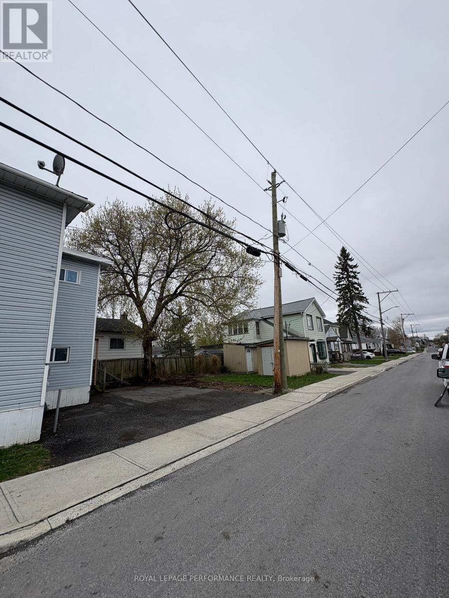 301 Third Street W, Cornwall, ON - Outdoor