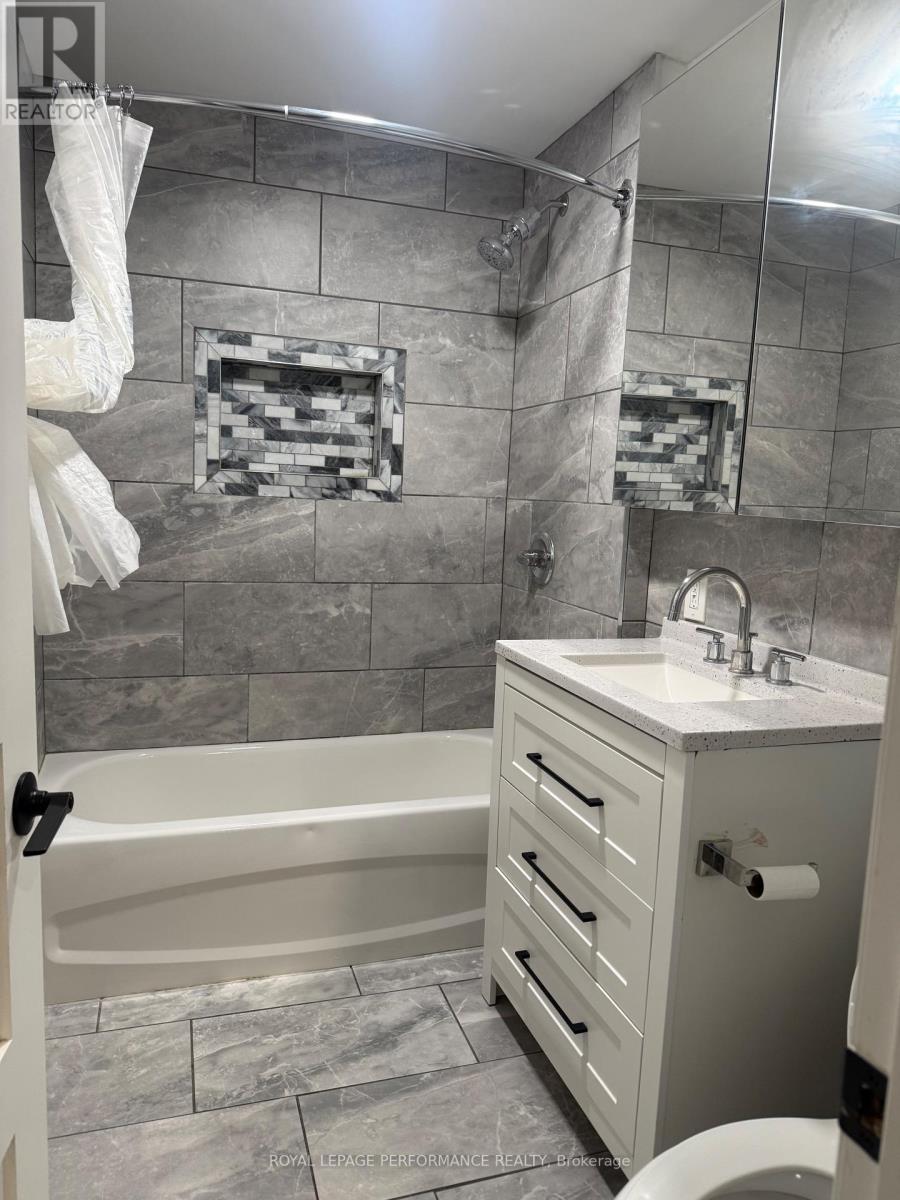 upstairs - 301 Third Street W, Cornwall, ON - Indoor Photo Showing Bathroom