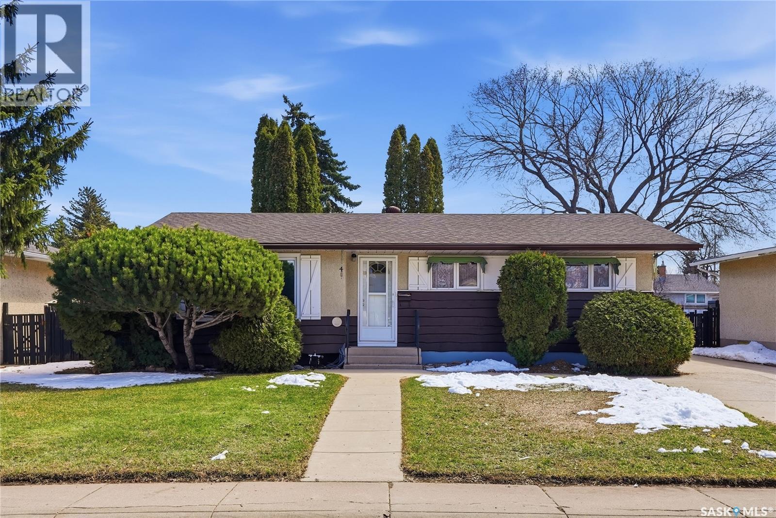 4 Malta Crescent, Saskatoon, SK - Outdoor With Facade