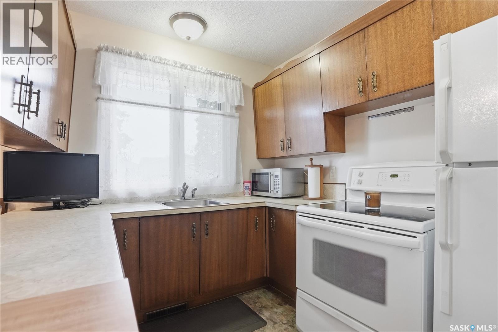 4 Malta Crescent, Saskatoon, SK - Indoor Photo Showing Kitchen