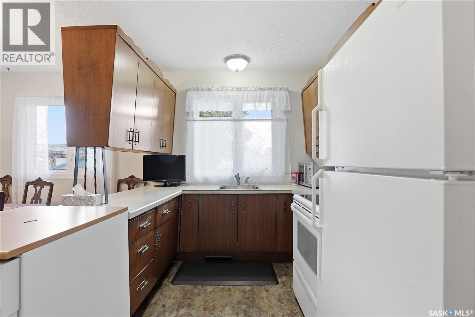 4 Malta Crescent, Saskatoon, SK - Indoor Photo Showing Kitchen