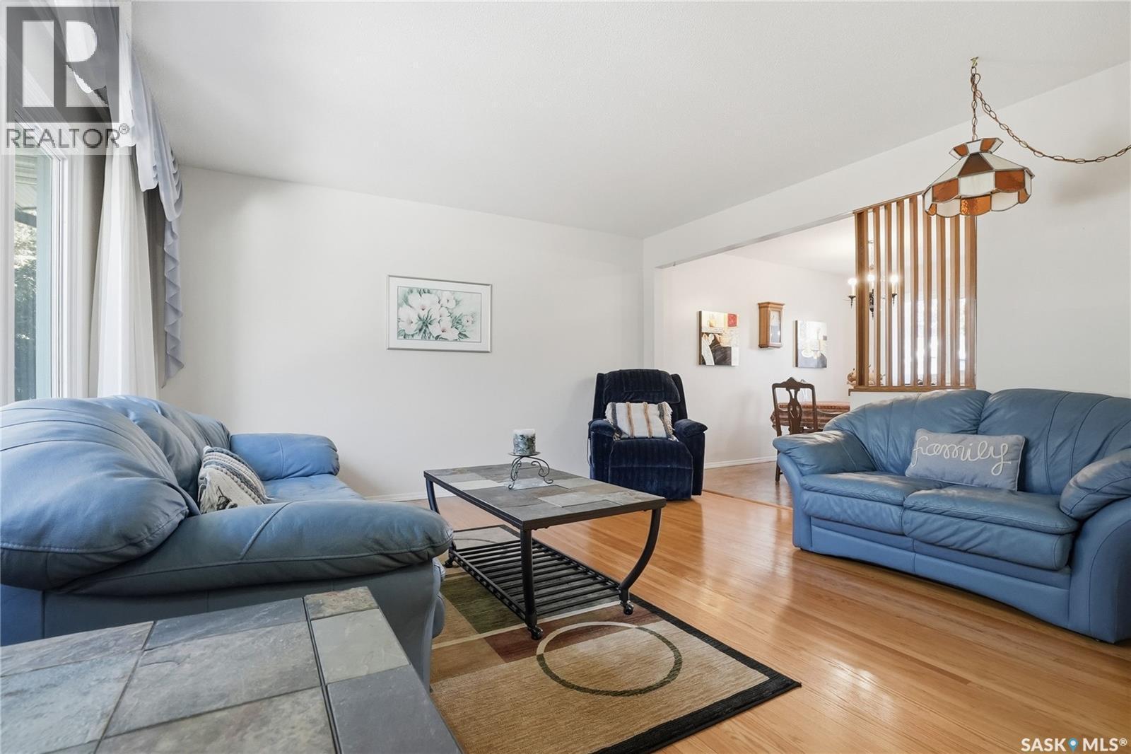 4 Malta Crescent, Saskatoon, SK - Indoor Photo Showing Living Room