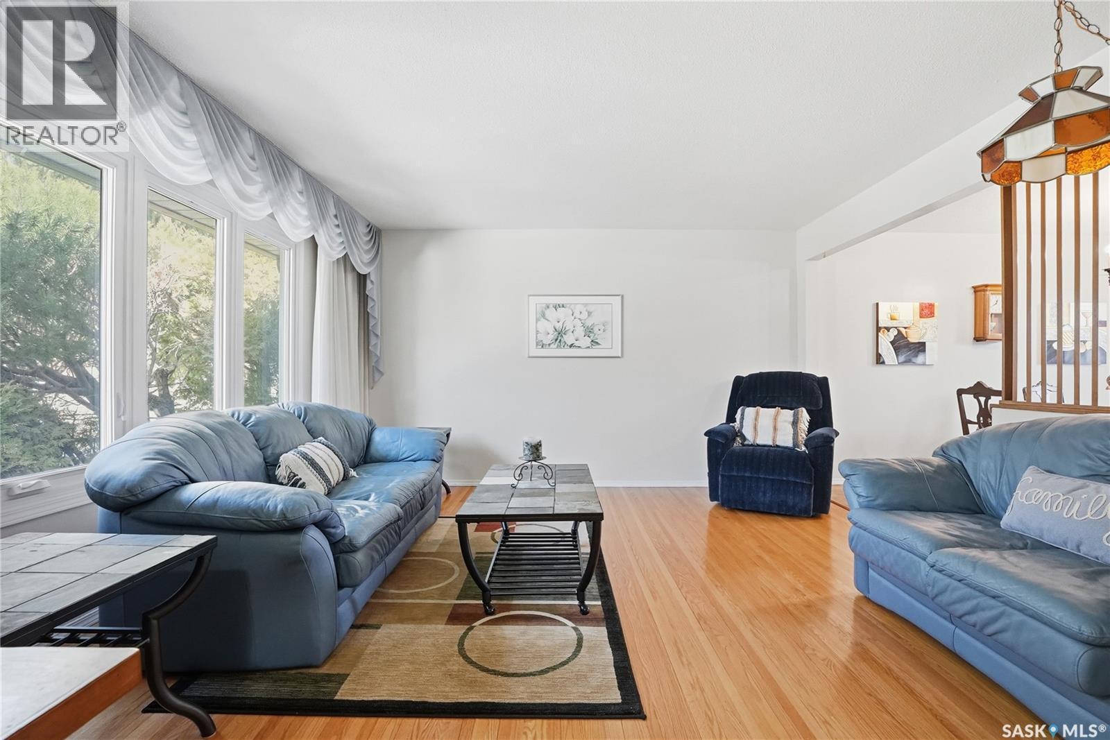 4 Malta Crescent, Saskatoon, SK - Indoor Photo Showing Living Room