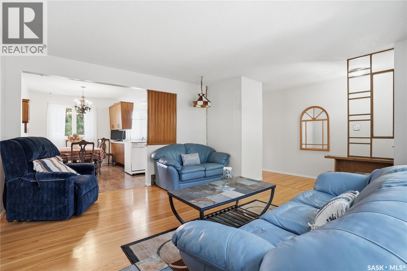 4 Malta Crescent, Saskatoon, SK - Indoor Photo Showing Living Room