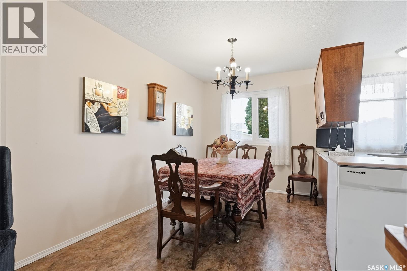 4 Malta Crescent, Saskatoon, SK - Indoor Photo Showing Dining Room