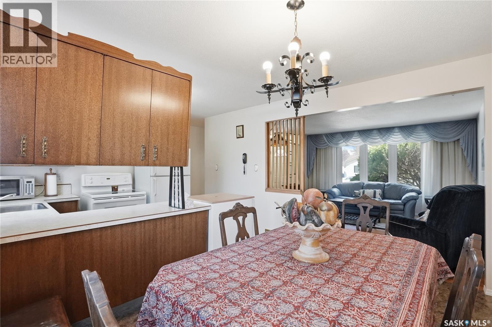 4 Malta Crescent, Saskatoon, SK - Indoor Photo Showing Dining Room