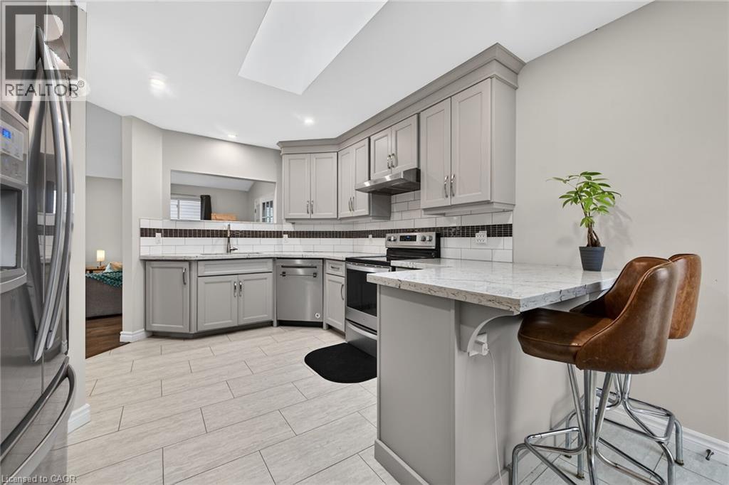 6 Kintyre Court, Caledonia, ON - Indoor Photo Showing Kitchen With Stainless Steel Kitchen With Upgraded Kitchen