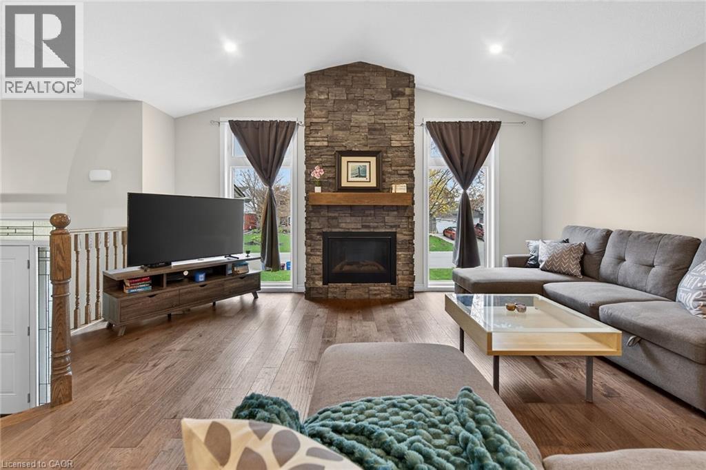 6 Kintyre Court, Caledonia, ON - Indoor Photo Showing Living Room With Fireplace