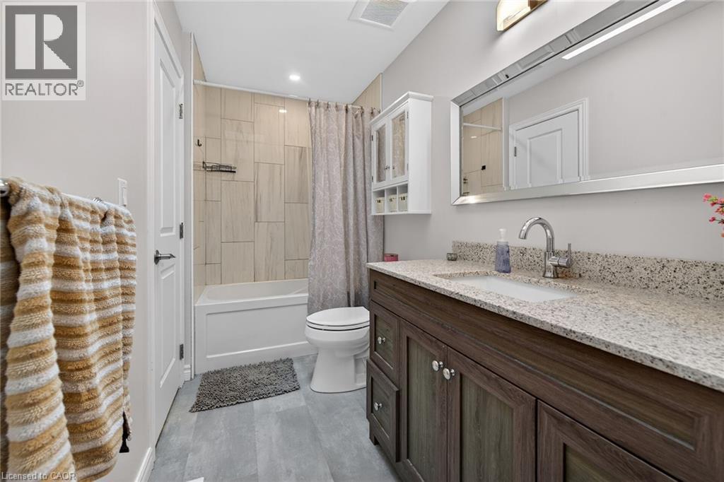 6 Kintyre Court, Caledonia, ON - Indoor Photo Showing Bathroom