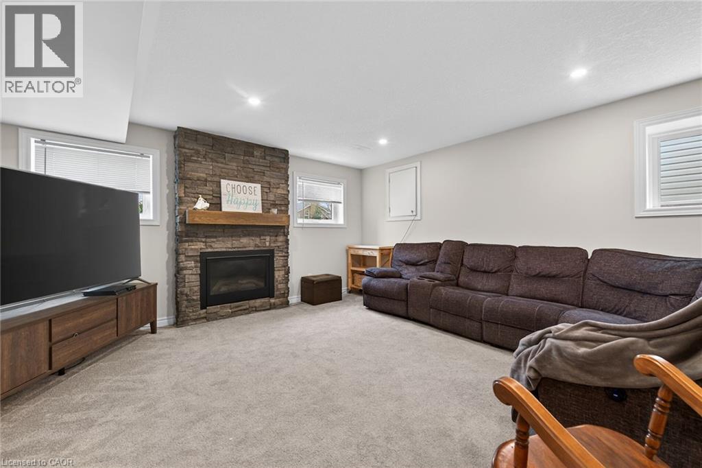 6 Kintyre Court, Caledonia, ON - Indoor Photo Showing Living Room With Fireplace