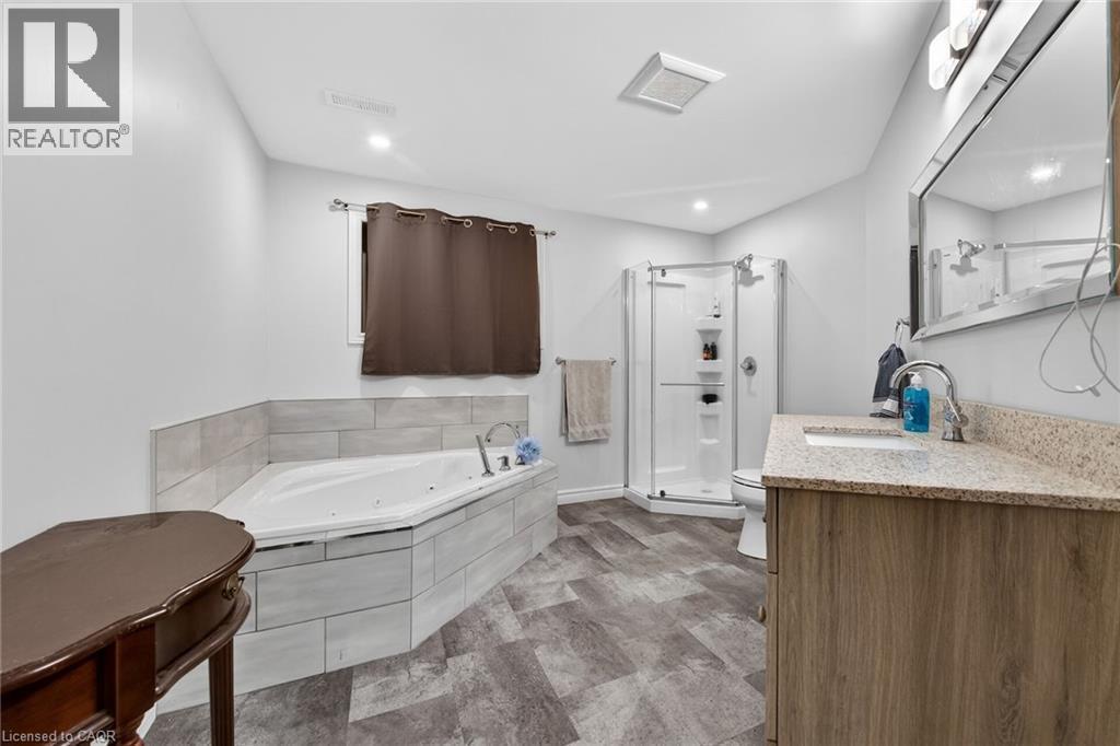 6 Kintyre Court, Caledonia, ON - Indoor Photo Showing Bathroom