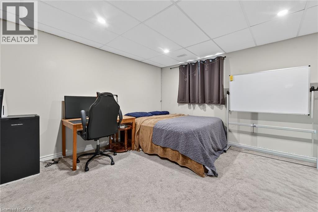 6 Kintyre Court, Caledonia, ON - Indoor Photo Showing Bedroom