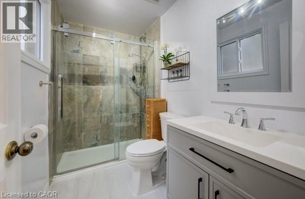 4 Ronald Road, Cambridge, ON - Indoor Photo Showing Bathroom