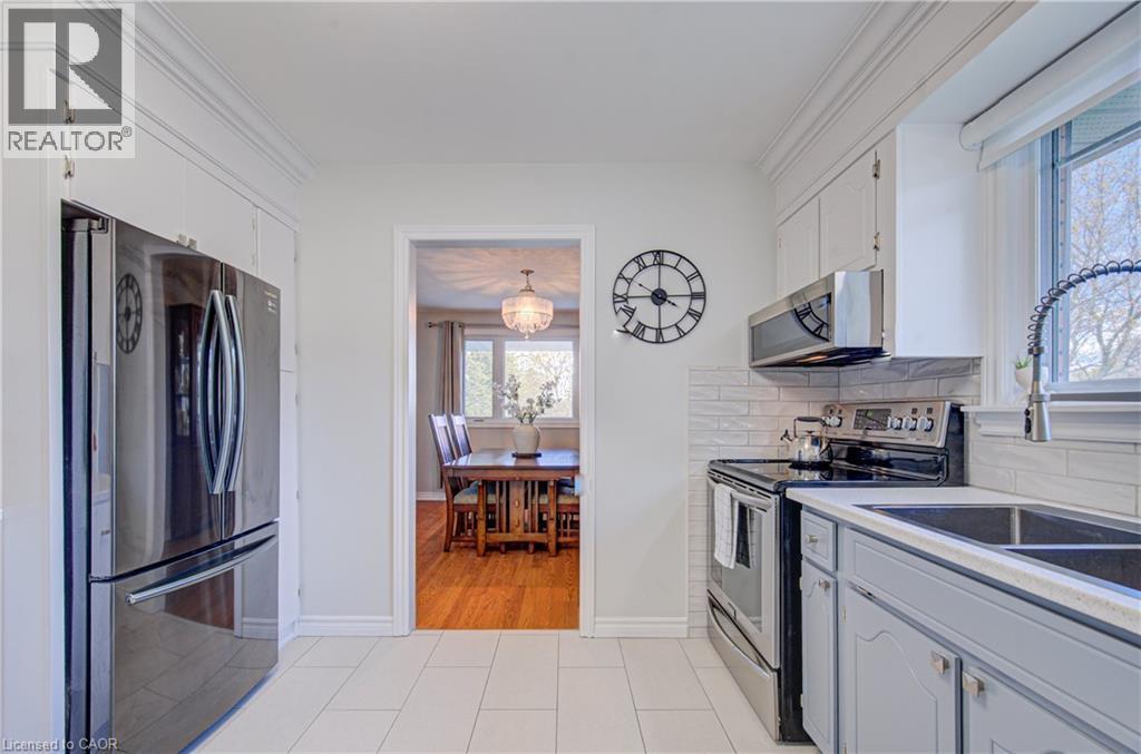 4 Ronald Road, Cambridge, ON - Indoor Photo Showing Kitchen With Double Sink