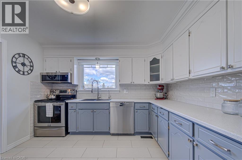 4 Ronald Road, Cambridge, ON - Indoor Photo Showing Kitchen