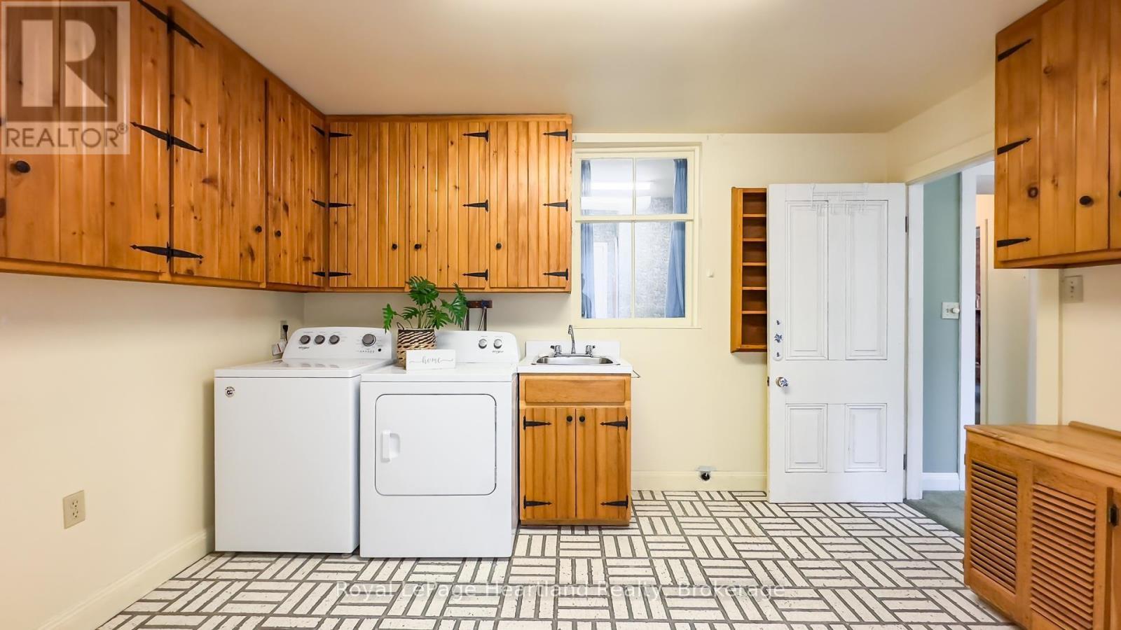 25 Wellington Street N, Goderich (Goderich (Town)), ON - Indoor Photo Showing Laundry Room