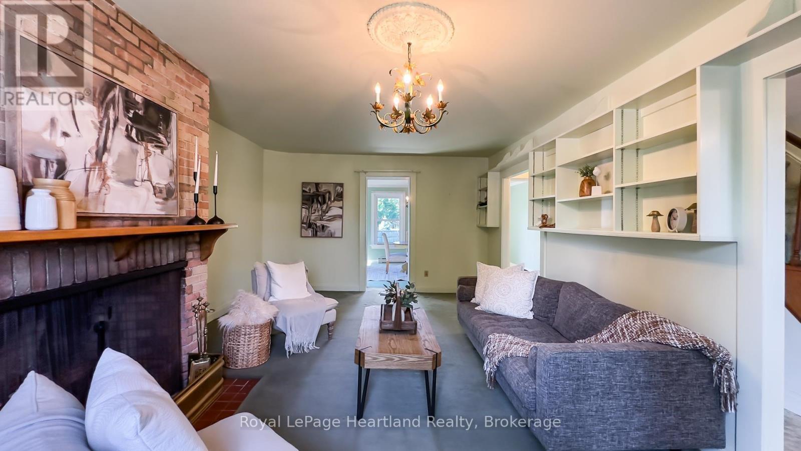25 Wellington Street N, Goderich (Goderich (Town)), ON - Indoor With Fireplace