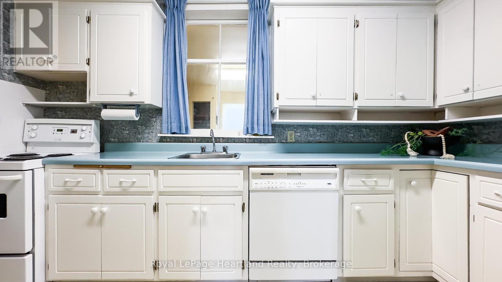 25 Wellington Street N, Goderich (Goderich (Town)), ON - Indoor