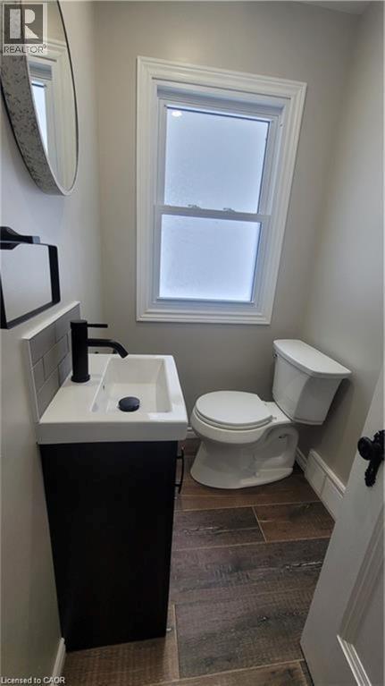 2 pc - 96 Orchard Avenue, Simcoe, ON - Indoor Photo Showing Bathroom