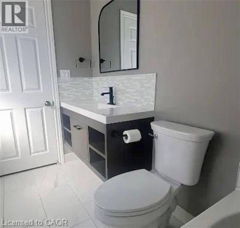 ensuite - 96 Orchard Avenue, Simcoe, ON - Indoor Photo Showing Bathroom