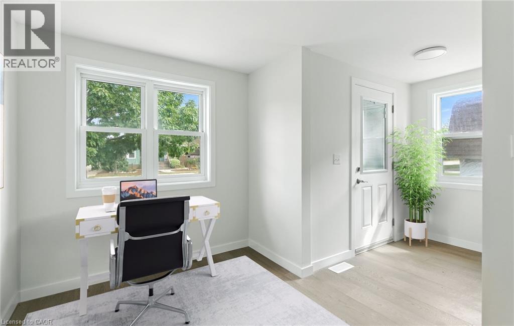 VS PHOTO - 684 Beach Boulevard, Hamilton, ON - Indoor Photo Showing Office